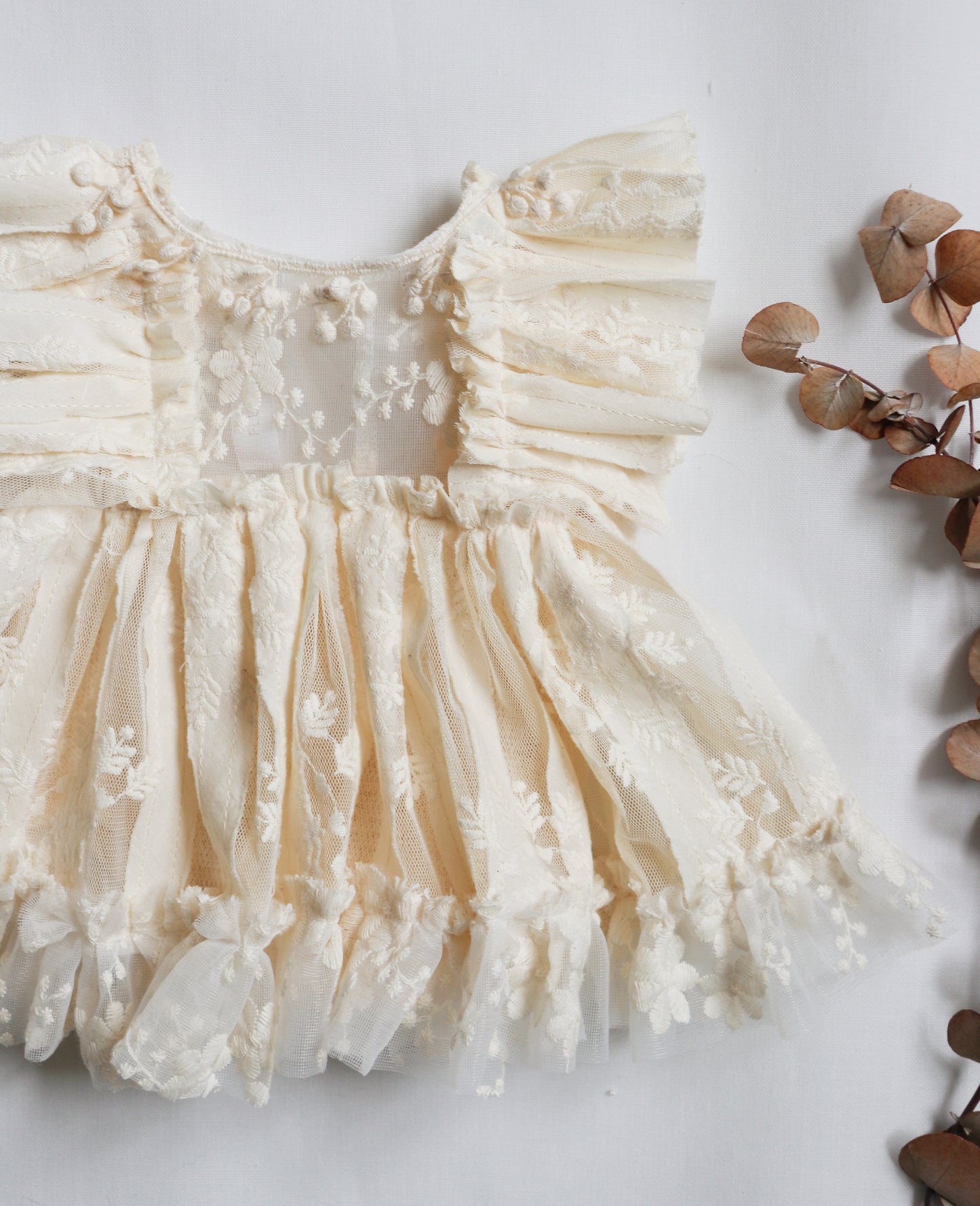 Capture timeless beauty with our boho-inspired newborn girl romper. Featuring delicate floral embroidery, soft beige wool, and vintage lace, it's perfect for photoshoots and special moments.