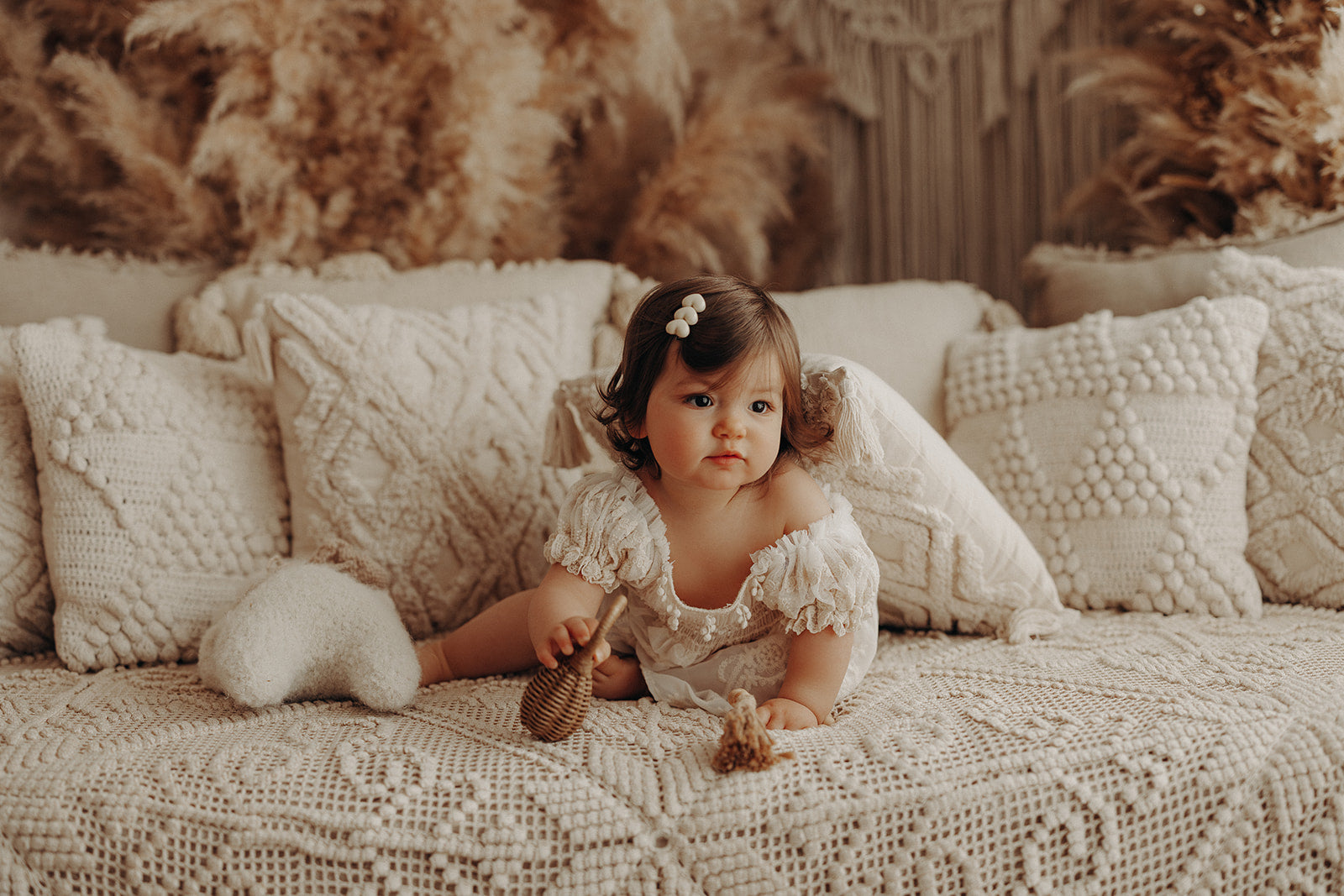 Boho-style handmade dress for sitter sessions, designed for baby girls aged 6–12 months. Perfect for photographers and styled photo props, this vintage-inspired outfit features soft fabrics, delicate details, and a timeless, natural charm.