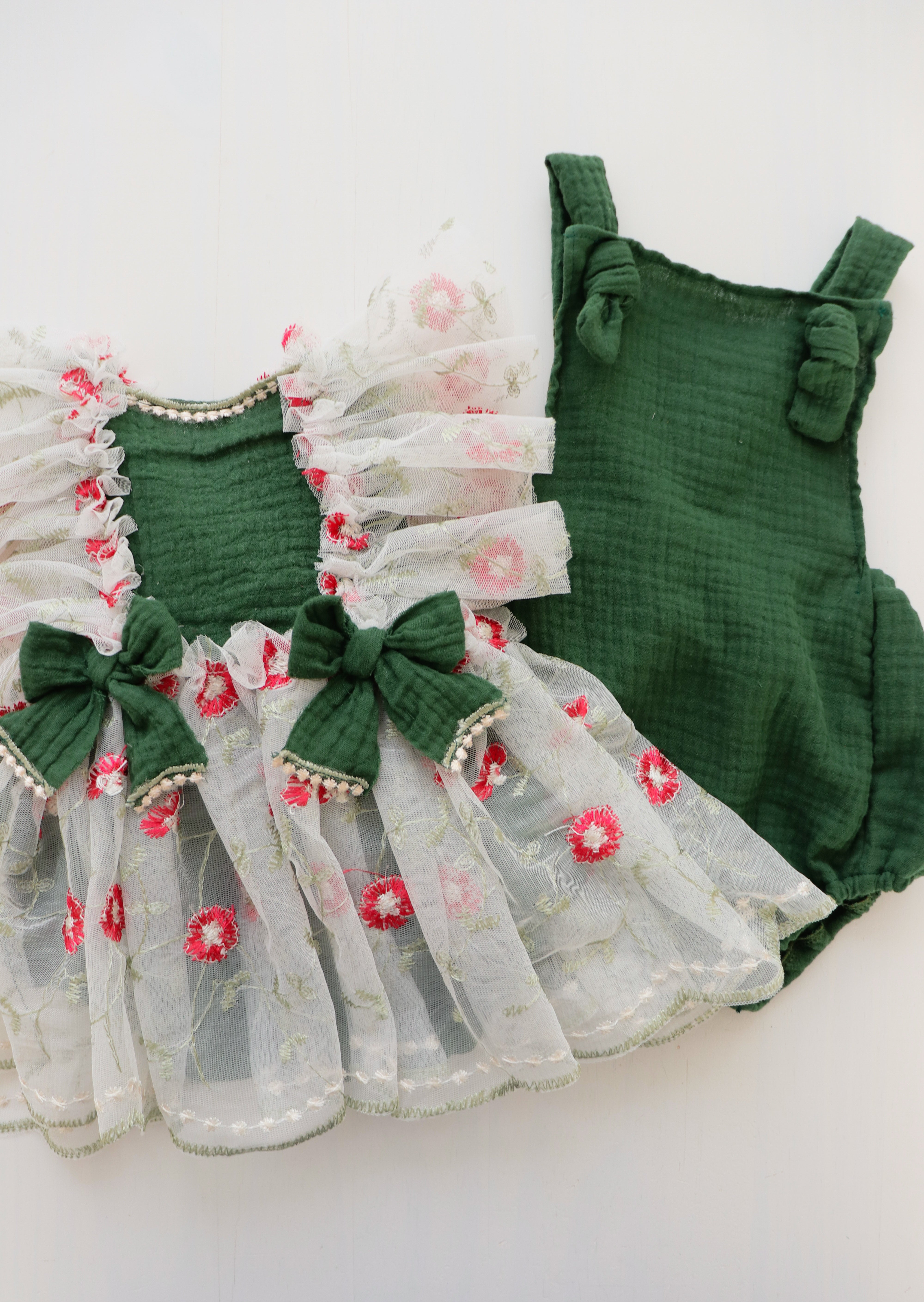 Sapin green boy’s playsuit with adjustable straps, ideal for Christmas sessions and daily wear